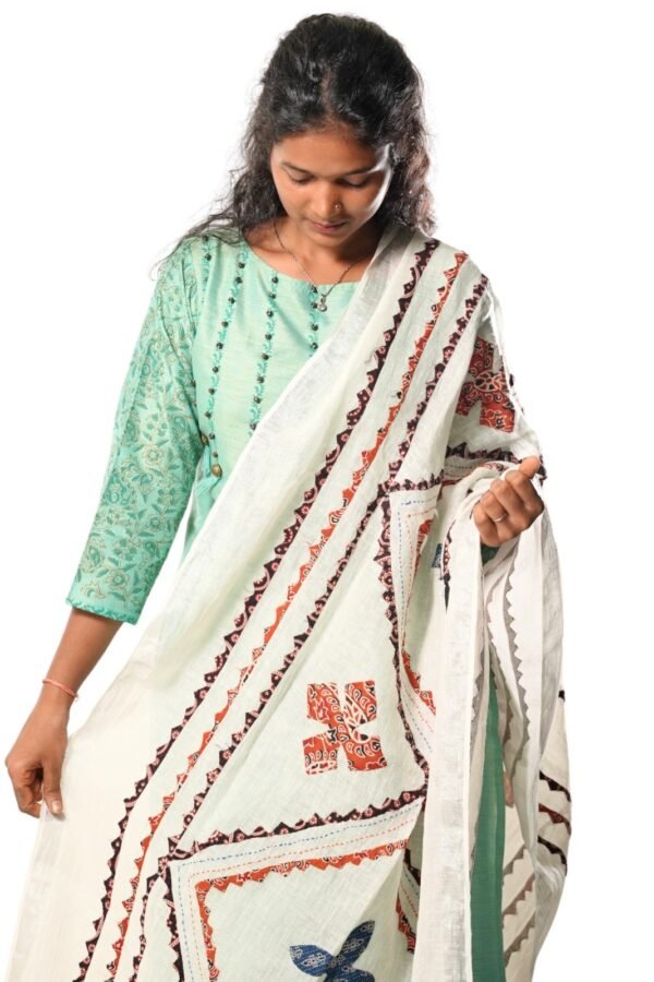 Applique Cut Work Linen Dupatta (White/Mix) - Image 4