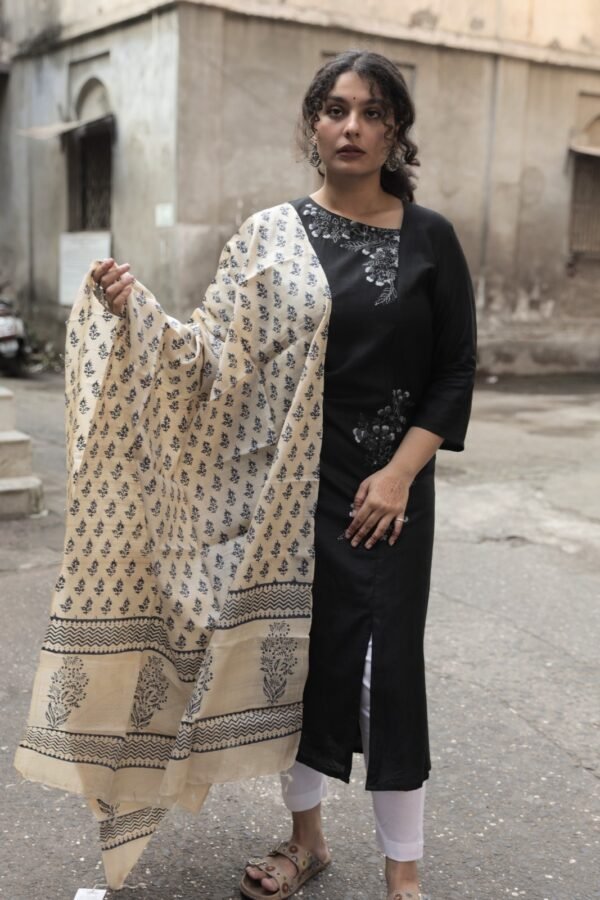 Handcrafted Block Printed Kosa Silk Dupatta (Cream)