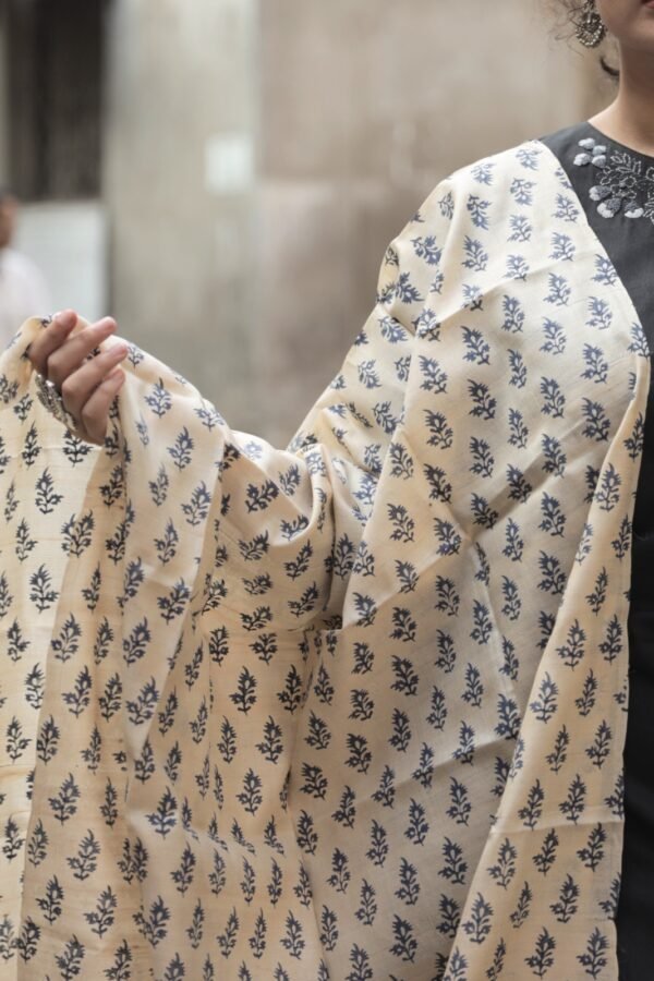 Handcrafted Block Printed Kosa Silk Dupatta (Cream) - Image 5