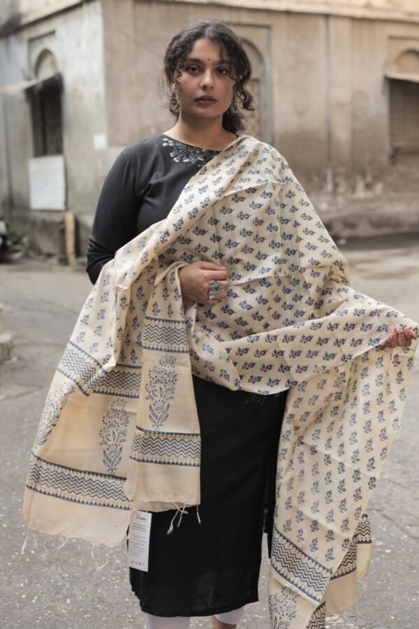 Handcrafted Block Printed Kosa Silk Dupatta (Cream) - Image 3