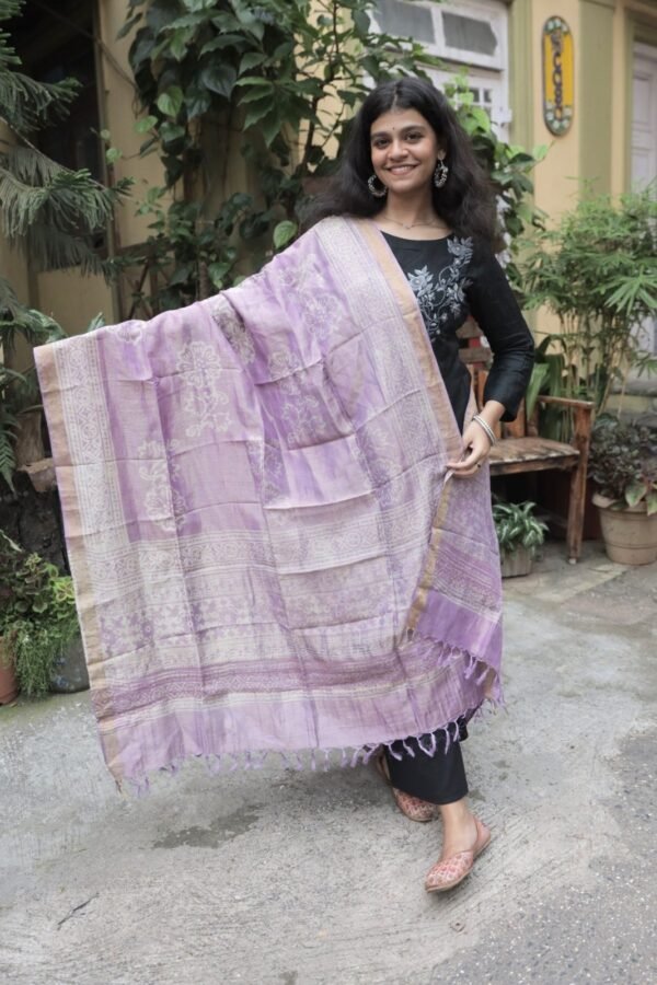 Zari Lining Kosa Silk Dupatta with Hand Block Print (Lavender) - Image 2