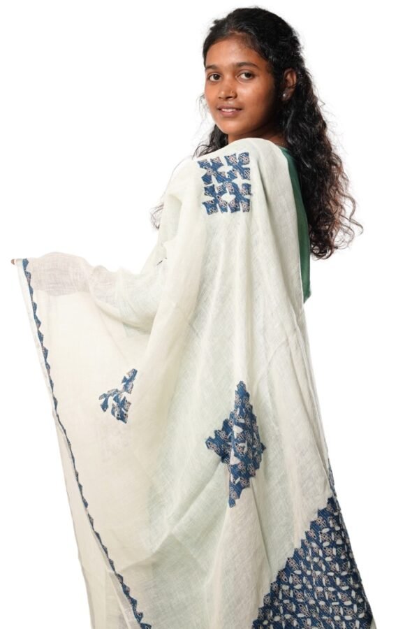 Handmade Pure Linen Applique Cut Work Dupatta (Blue & White) - Image 4