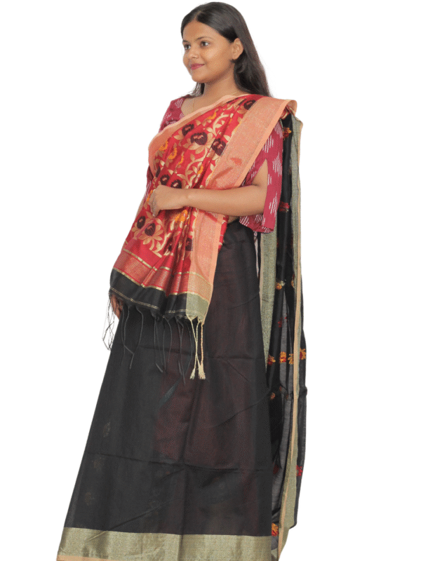 Tisser Handweave Jamdani Saree with Blouse Piece (Red/Black) - Image 3