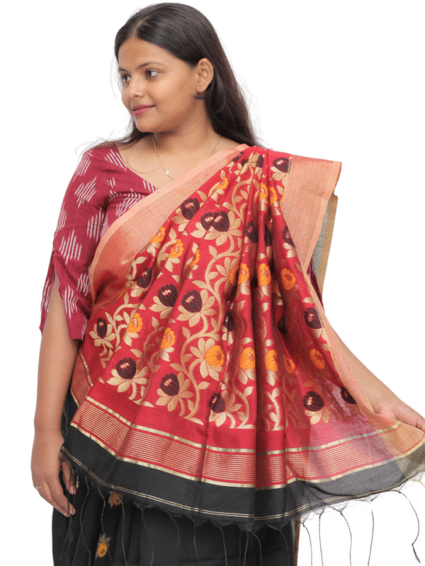 Tisser Handweave Jamdani Saree with Blouse Piece (Red/Black) - Image 4